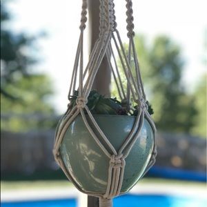 Macrame plant hanger